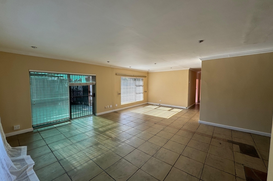 To Let 4 Bedroom Property for Rent in Goodwood Estate Western Cape